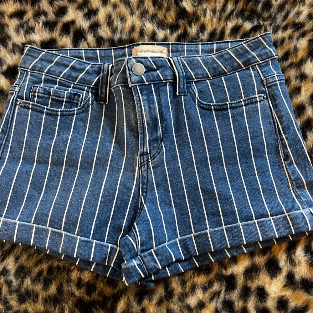 Sarah Cameron, OBX look alike jean shorts